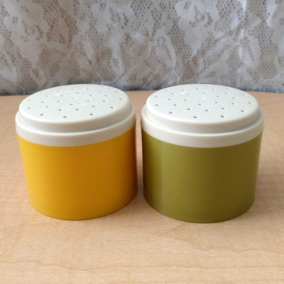 Vtg Tupperware Stackable Salt & Pepper Shakers - Picture 1 of 7